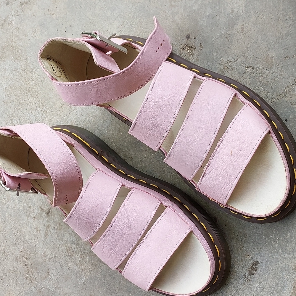 🌸💗RARE Dr. Martens Clarissa Pastel Pink 7US/5UK